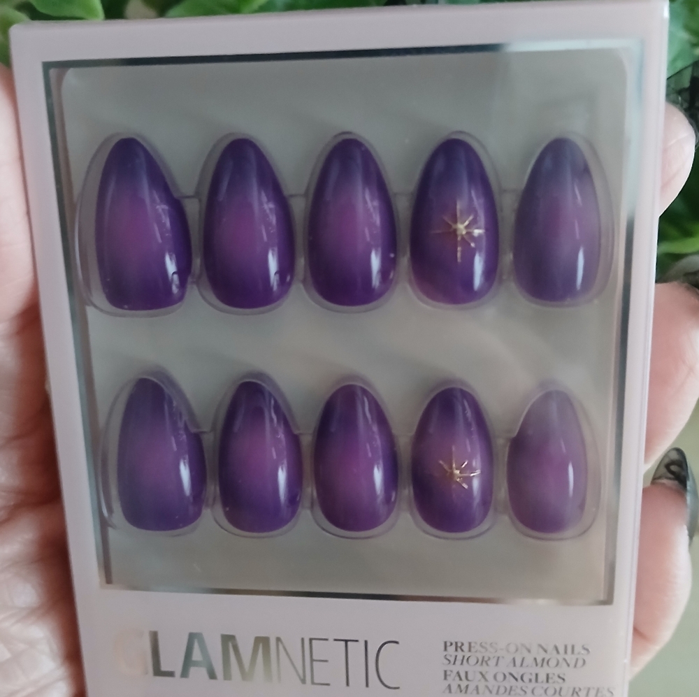 WOW! Glamnetic Short Almond Nail In ~ Tarot She's A Beauty - Picture 4 of 7